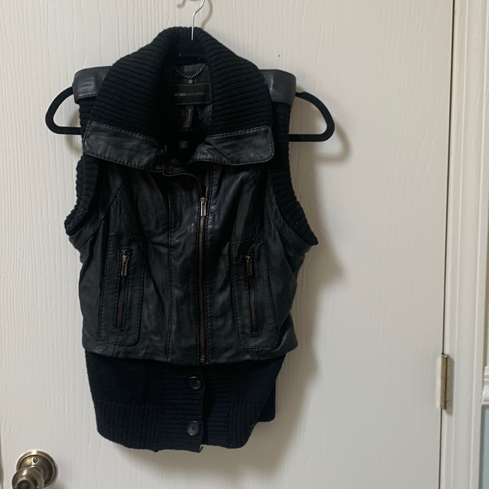 XS BCBG MAX AZRIA Leather and sweater material vest.
